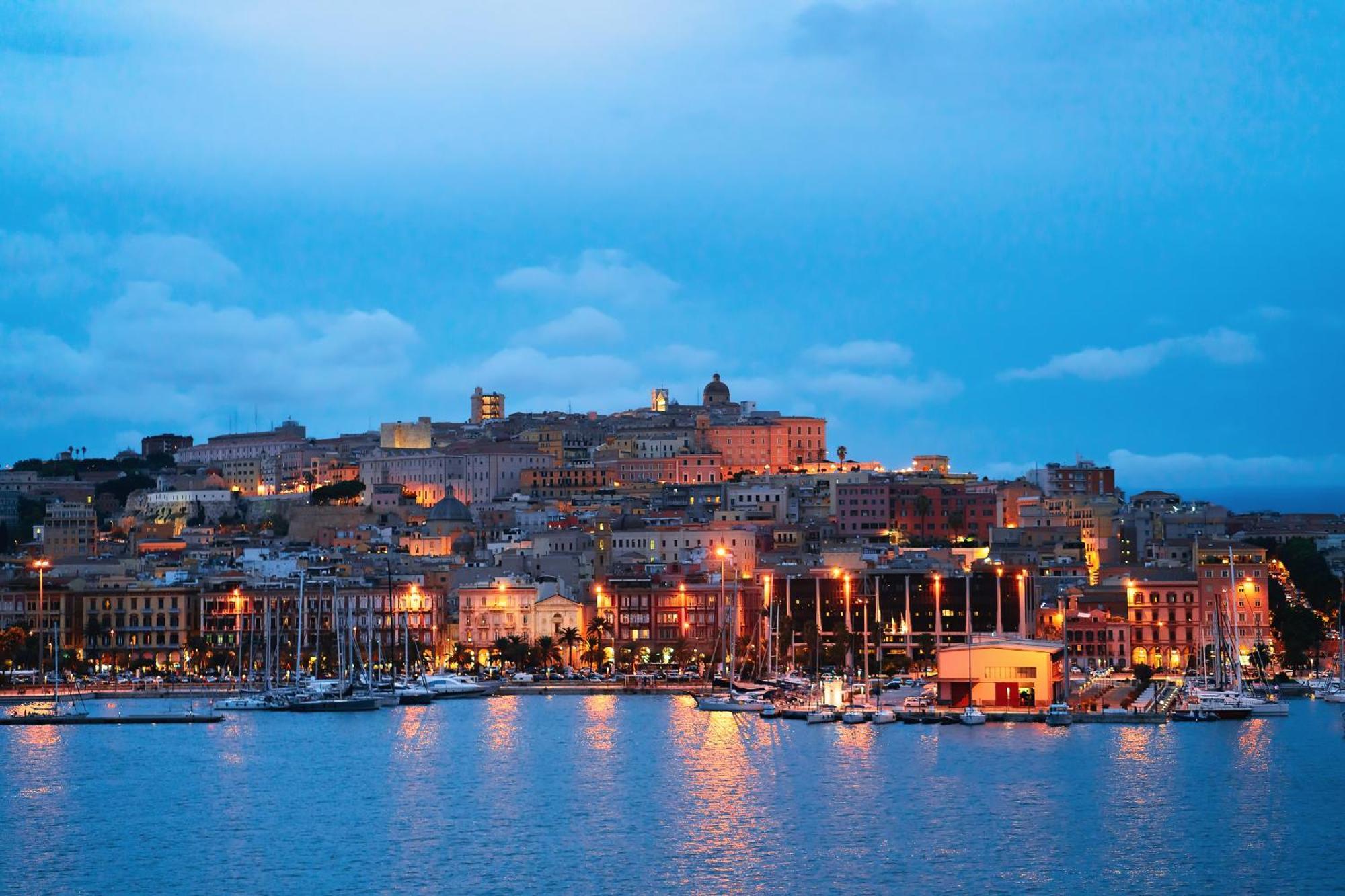 Casa Storica Di Charme Con Vista Mare Nel Cuore Di كالياري المظهر الخارجي الصورة