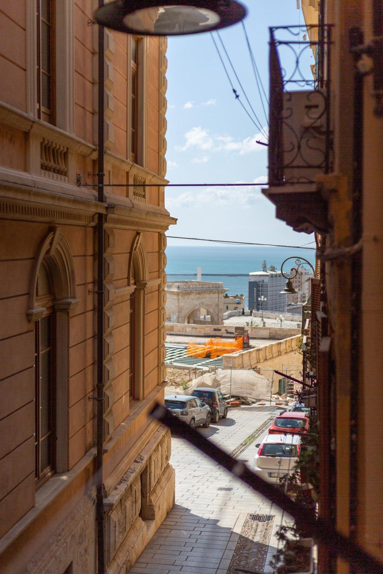 Casa Storica Di Charme Con Vista Mare Nel Cuore Di كالياري المظهر الخارجي الصورة